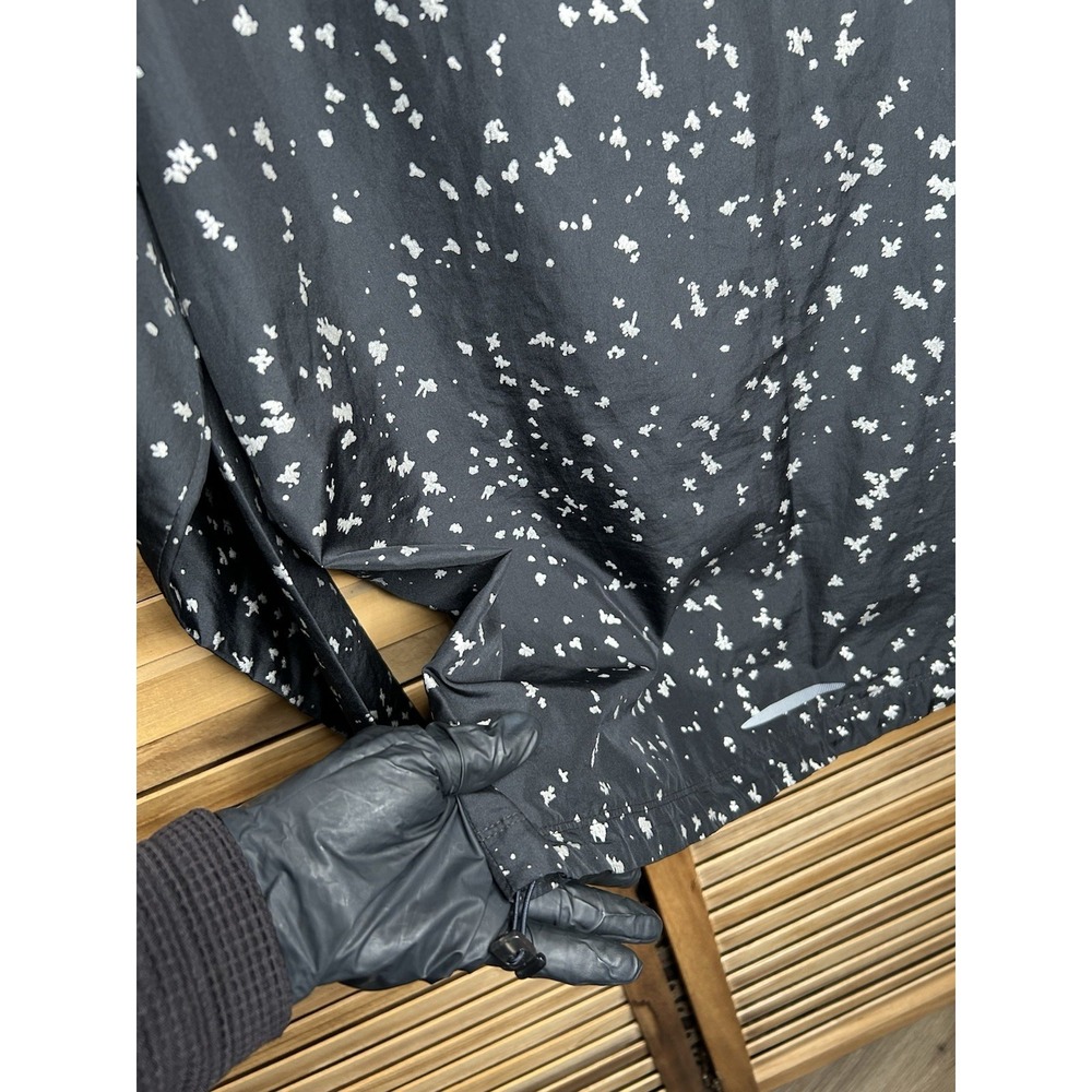 Under Armour Women's M Jacket Lightweight Running Zipper Pockets Black White - Picture 9 of 10